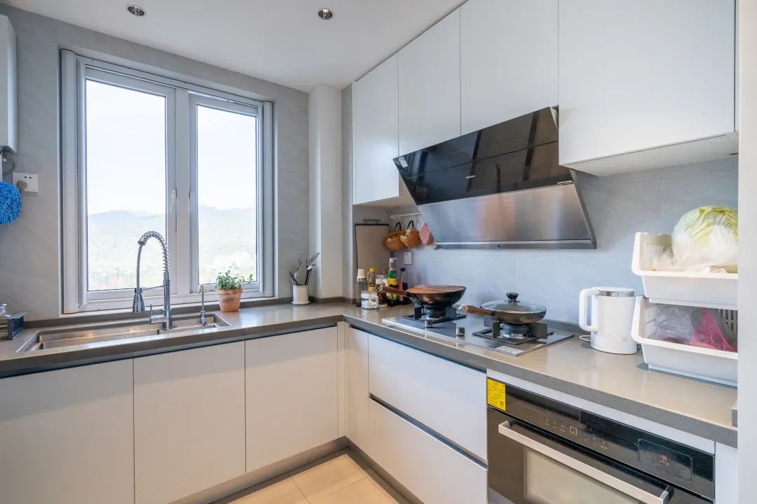 GA黄金甲地砖打造素色水泥厨房效果图